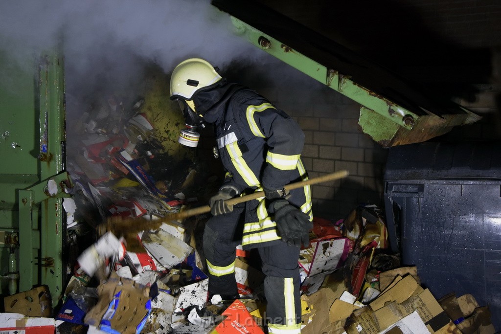 Feuer Papp Presscontainer Koeln Hoehenberg Bochumerstr P362.JPG - Miklos Laubert